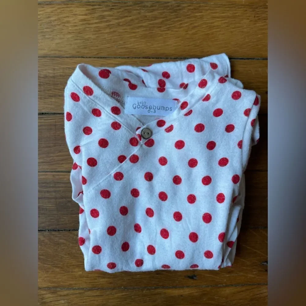 Red and white polka dot Baby Goosebumps knotted sac sets 0-3 month